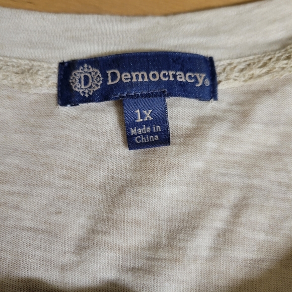 Democracy Plus Size Short Twist Sleeve Round Neck Stripe Knit Top 1X - Picture 7 of 9